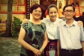 知情人曝佟丽娅父亲突发脑梗！已入院近两月治疗，近期动态疑证实图片