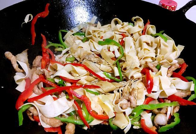 夏天少吃猪肉多吃它，2元1斤富含蛋白质和氨基酸，补充能量又下饭