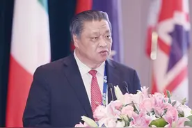 站在肯德基、德克士背后，这个福建富豪，闷声发财大赚149亿图片