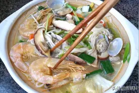 百吃不厌的福建卤面，教你正宗做法，汤鲜料足，连吃3碗不过瘾图片