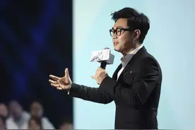 没想到，大鹏会成为今年电影圈第一个吃螃蟹的人图片