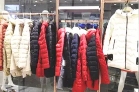 冬天买羽绒服，尤其要选择这几种颜色，耐看耐脏，还不显得俗气视频封面
