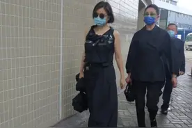 赌王出殡！三位特首扶灵排场不输霍启刚爷爷，林青霞穿背心成焦点图片