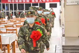 来到军营，这些“第一次”让她们永生难忘！图片