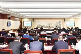 市委中心组举行集中学习会图片