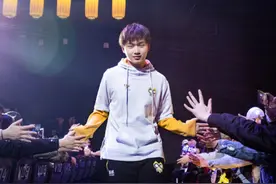 Fly首次体验曜专属皮肤，3个优点让Fly赞不绝口，但有1点美中不足图片