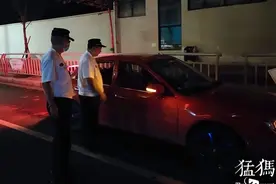 代驾小哥送醉酒车主回家 不料车主酣醉不醒图片