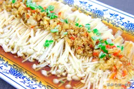 不再配火锅，只用蒜和1味料汁做出美味蒜蓉金针菇图片