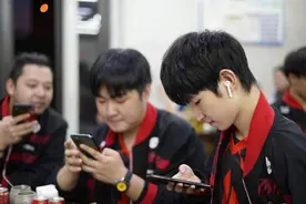 AG一诺66场83胜率巅峰赛榜一,瞎玩就不玩射手,六点六:我上榜一了?图片