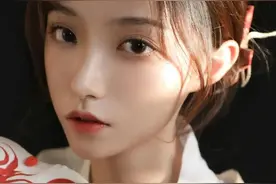 Wallhaven壁纸推荐：她与春风皆限定图片