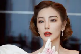 《浪姐2》总决赛斗艳，那英夺冠，周笔畅的小性感，都不如张雨绮图片