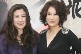 备受争议的“铁肺天后”，女儿的出生，证明了她对前夫的爱意图片