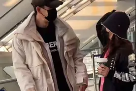 40岁小李琳被疑怀孕，近照小腹凸起圆润，与小8岁老公有两女儿图片