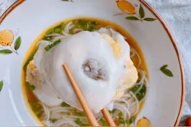 浙江名小吃——肉沉子，肉馅塞满生蛋黄，味道鲜美，待客最高礼遇图片