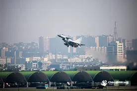 王牌部队“云岭红鹰”苦练火箭弹 不愧是歼-10第一团图片