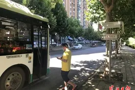 公交线路“画圈圈”，网友质疑不合理，当地居民齐声反驳图片