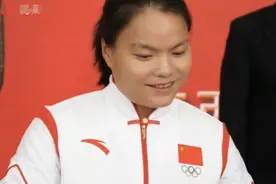 恭喜！奥运冠军徐诗晓获赠一房一车，坐50万车里笑得嘴巴都合不上图片