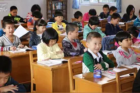 老师安排座位也有“玄机”，学渣位和学霸位大有不同，你家娃坐哪图片