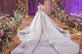女星婚礼的超长拖尾婚纱，谢娜的9米9，唐嫣的3米99图片