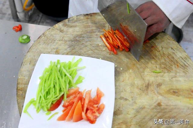 常年不吃油腻菜的婆婆、把茄子这样一炒，3分钟出锅，天天吃不够