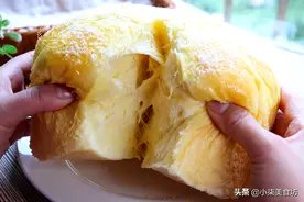 我家做面包从来不用烤箱，简单一揉，暄软又拉丝，比棉花糖还柔软图片