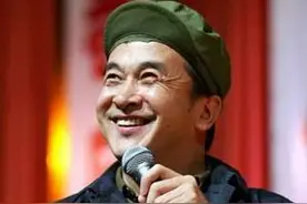 春晚小品《男家属》表演者：黄宏、魏积安，句句笑点，开心时刻图片