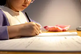 进了初中就要每天熬夜学习吗？如何提高学习效率？这篇文章告诉你图片