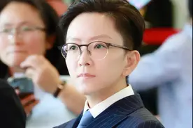 王珮瑜评郭德纲，点出两者间的关系，却扯下戏剧演员的“遮羞布”图片