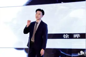 撞脸邓伦的28岁单身帅哥医生火遍全网，靠的不是颜？图片