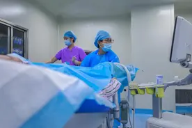 半天时间完成腔镜手术，"无缝衔接"试管婴儿，职场妈妈终实现“二宝”心愿图片