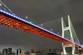 假如你欠几十万，让你去做夜场，几万块钱一个月还清，你愿意吗？图片