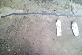 水泥房顶漏水现象比较普遍，用啥材料修补效果好？我们探讨一下图片