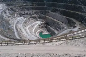 六十年代，我国靠此矿坑偿还了苏联40％的债，更是地质专家的圣地图片