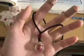 网红“血吊坠”，狗链牵男友，真爱不需要傻瓜式的证明图片