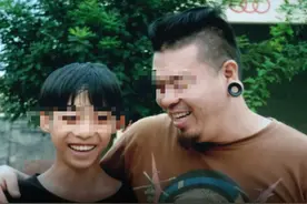山西大同一大学生在宿舍自缢身亡，父亲：我孩子身高1米78，而上铺栏杆高1米7，不知道这种情况能不能自杀图片