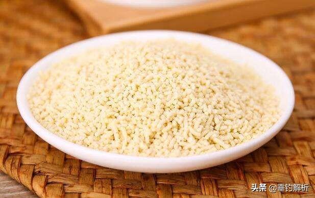 钓了20年鱼，才发现鸡精加在饵料里有这效果！我收藏了。