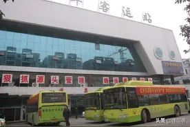 在农村，为什么大客车变得越来越少？网约车和黑车凭什么取胜？图片