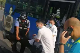 暖心！兰溪公交车上老人突然昏迷 司乘人员及时发现紧急救援图片