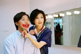 当年的歌唱比赛，陈奕迅是冠军，杨千嬅是季军，为何没走到一起图片