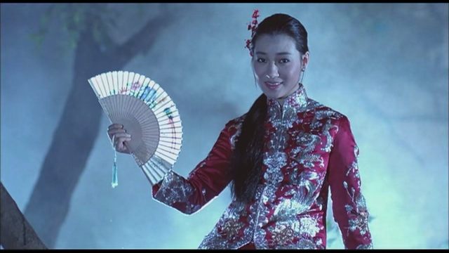 鬼后王小凤和社交皇后薛芷伦同框比美,九叔林正英这次没打僵尸