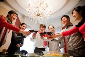 我36岁，老婆53岁，带老婆参加同学聚会归来，我俩离婚了图片