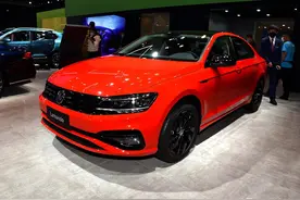 合资的紧凑型车，运动且实用，红色骚气，实拍凌渡图片