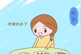 生完孩子的第三天，发现丈夫一直在玩游戏，我委屈地哭了起来图片