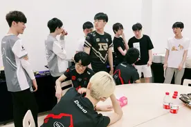 为模仿LOL洲际赛，王者荣耀弄出了四支国外战队！观众看懵了图片