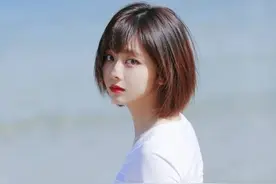 论“少女感”只服这4位女星，30还能演学生，共同点：没做烤瓷牙图片