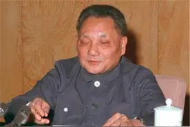 谁最早将邓小平称为总设计师？图片