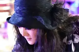 见之倾心，听之忘俗！歌唱家曲丹倾情演绎《青玉案•元夕》图片