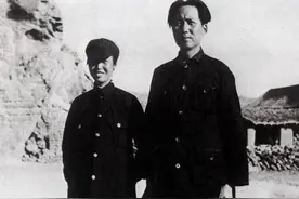 76年贺子珍对毛主席遗像三鞠躬，病逝后她的葬礼规格由邓小平亲定图片