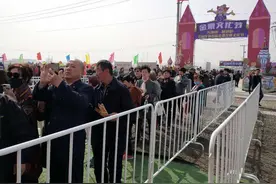 环境好了 腰包鼓了 金果树上“结出”了好日子图片