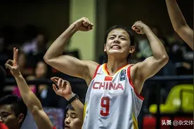 女篮新星帅气飒爽！14岁打球19岁成女篮主力，和NBA球星隔空互动图片